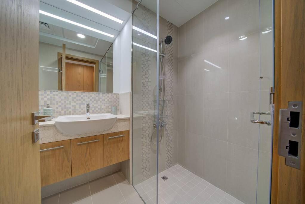 Burj Khalifa View - 2Br And Maid - Downtown Apartment Dubai Luaran gambar